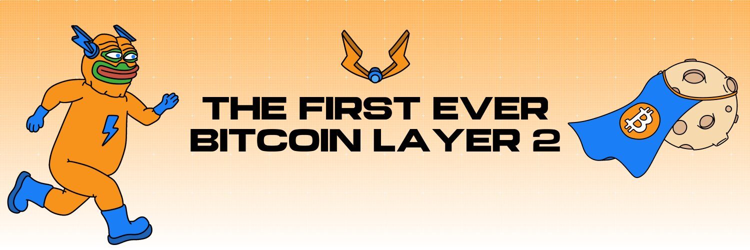 ヒーロー風のキャラクターが走る姿と宇宙空間を飛ぶビットコイン型ロケットのイラスト。中央に『THE FIRST EVER BITCOIN LAYER 2』のキャッチコピー